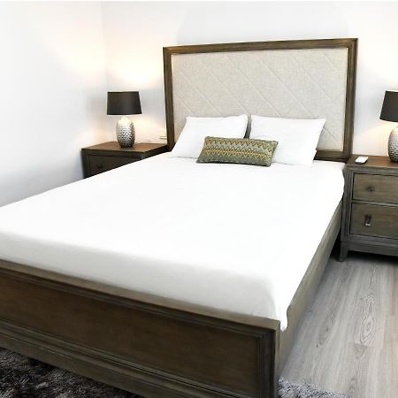 Baz Tower Aparthotel Nikosia Bagian luar foto