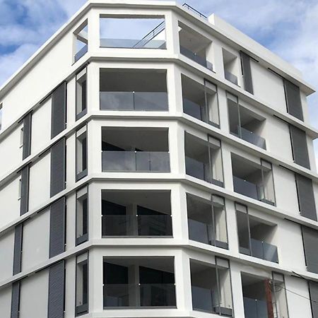 Baz Tower Aparthotel Nikosia Bagian luar foto