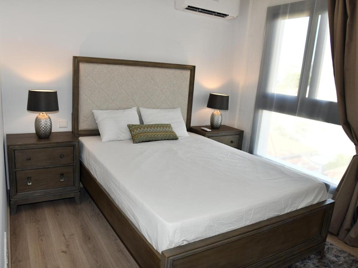Baz Tower Aparthotel Nikosia Bagian luar foto