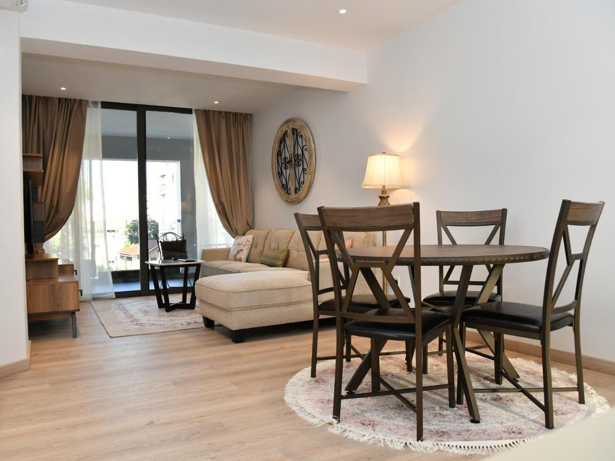 Baz Tower Aparthotel Nikosia Bagian luar foto