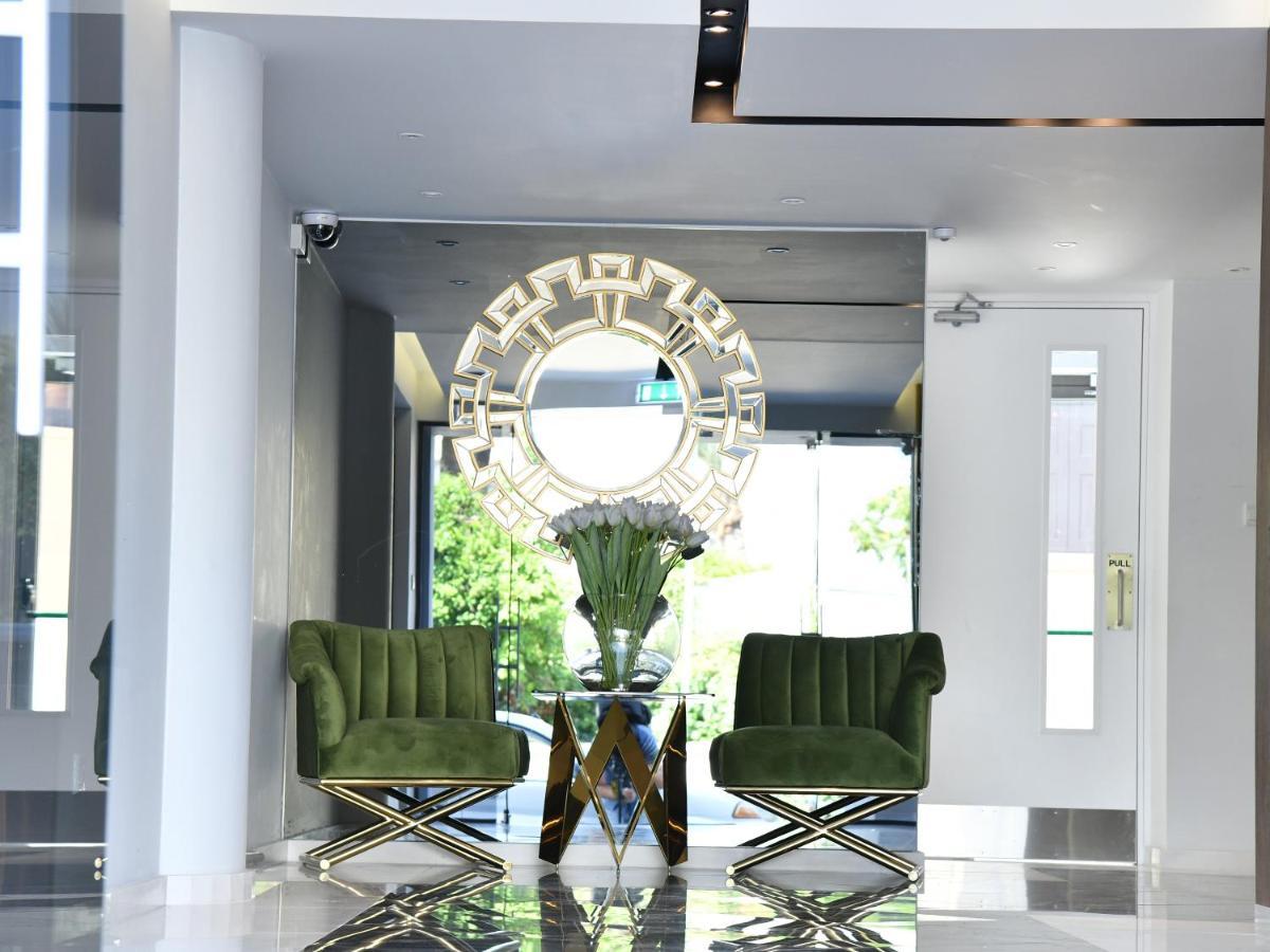 Baz Tower Aparthotel Nikosia Bagian luar foto