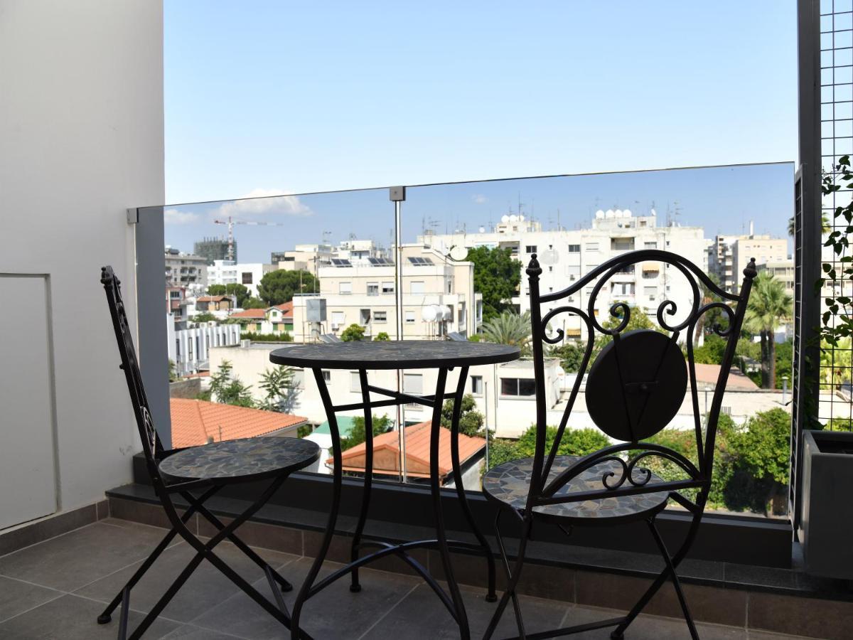 Baz Tower Aparthotel Nikosia Bagian luar foto