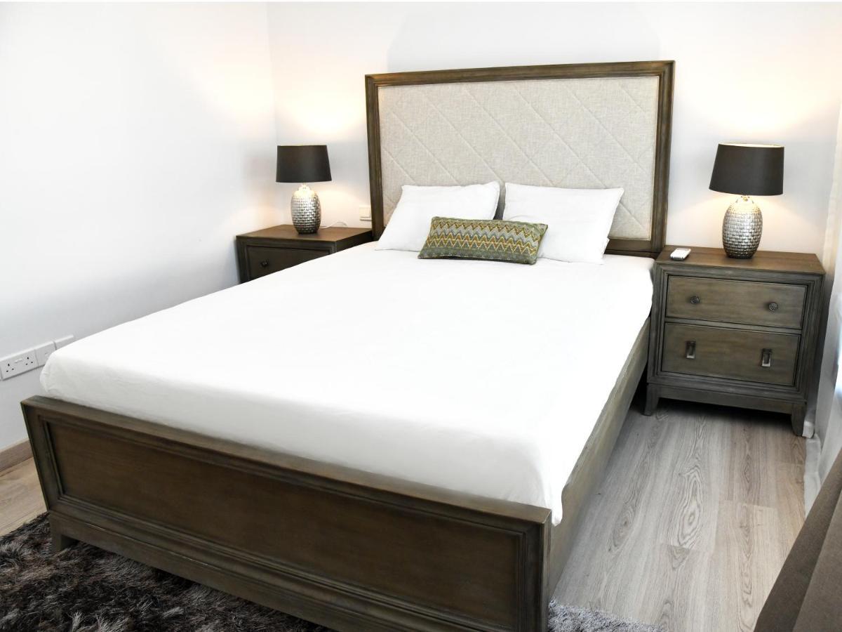 Baz Tower Aparthotel Nikosia Bagian luar foto