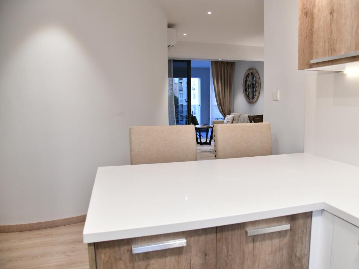 Baz Tower Aparthotel Nikosia Bagian luar foto