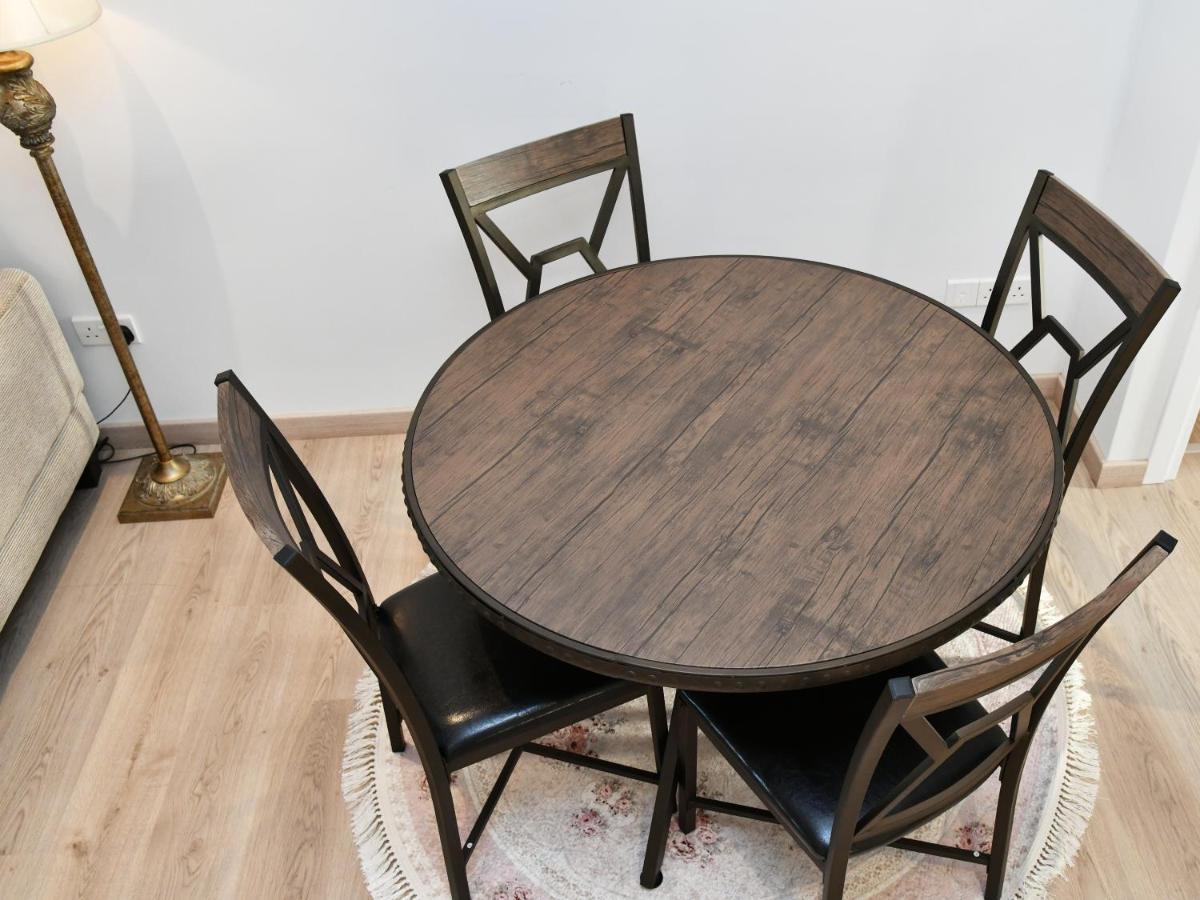 Baz Tower Aparthotel Nikosia Bagian luar foto
