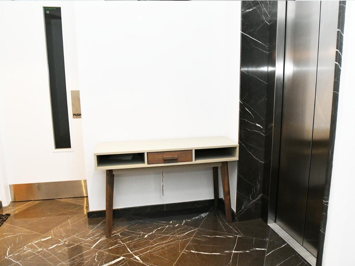 Baz Tower Aparthotel Nikosia Bagian luar foto