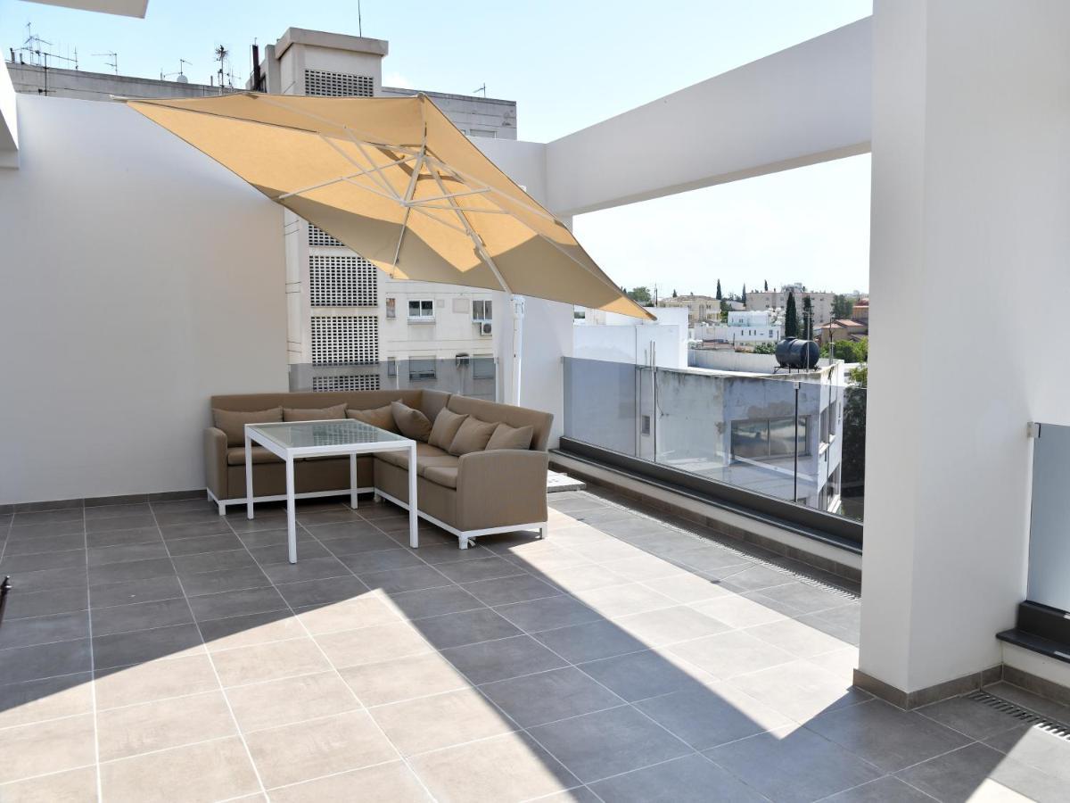 Baz Tower Aparthotel Nikosia Bagian luar foto