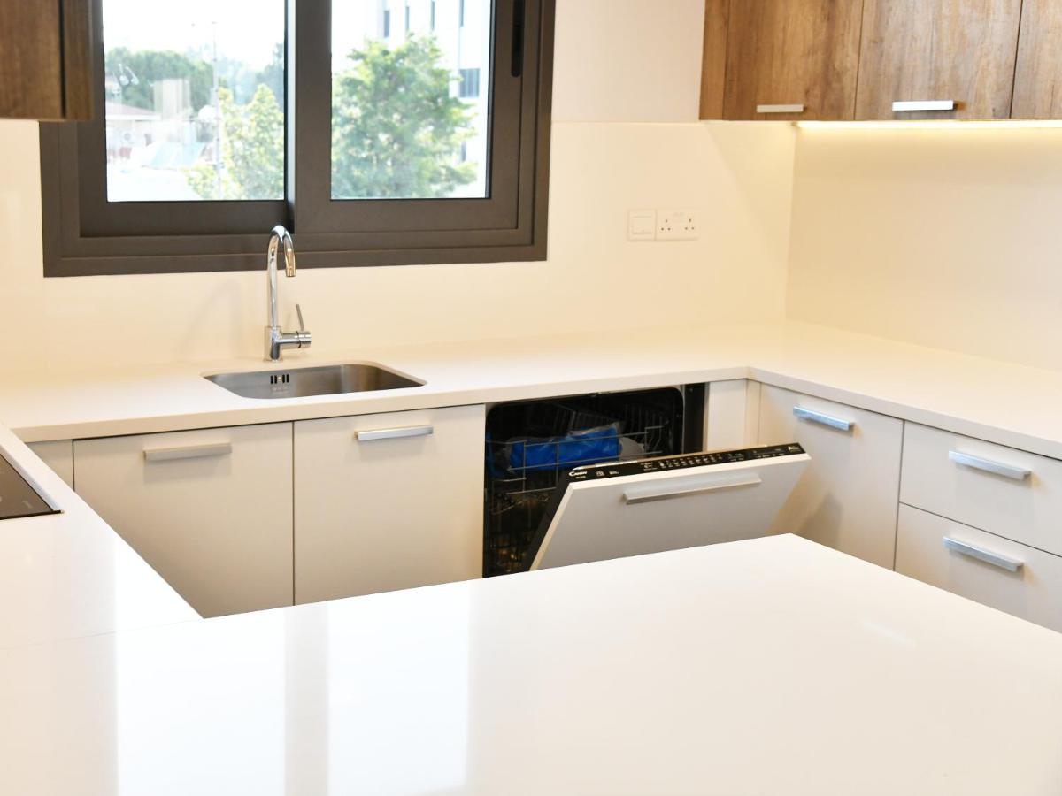 Baz Tower Aparthotel Nikosia Bagian luar foto