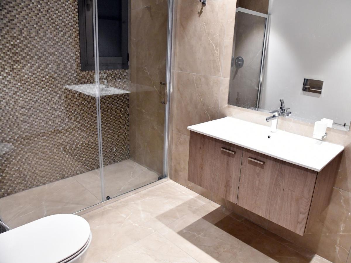 Baz Tower Aparthotel Nikosia Bagian luar foto