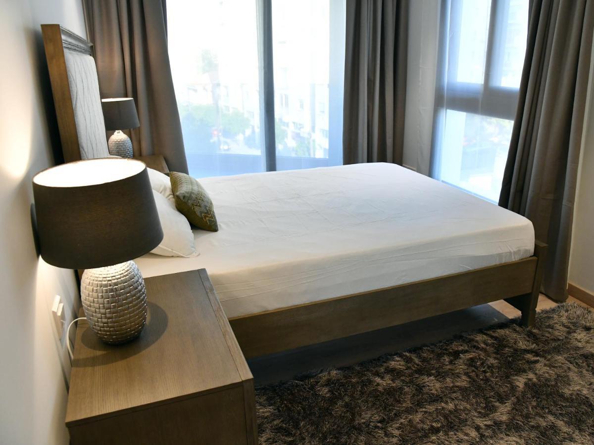 Baz Tower Aparthotel Nikosia Bagian luar foto