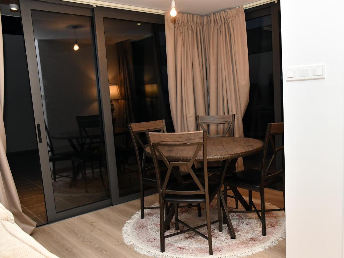 Baz Tower Aparthotel Nikosia Bagian luar foto