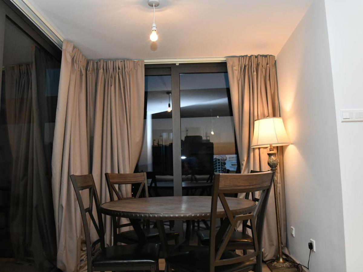 Baz Tower Aparthotel Nikosia Bagian luar foto