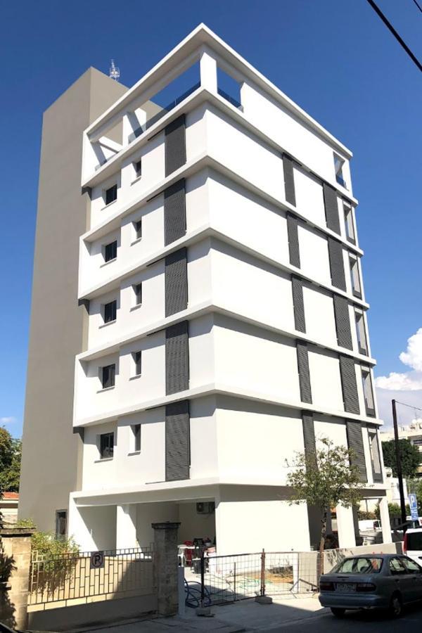 Baz Tower Aparthotel Nikosia Bagian luar foto