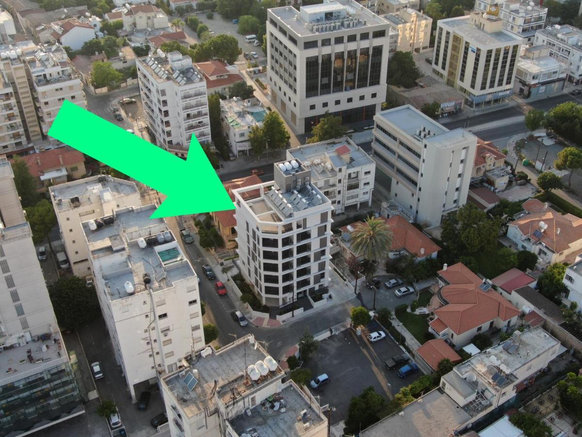 Baz Tower Aparthotel Nikosia Bagian luar foto